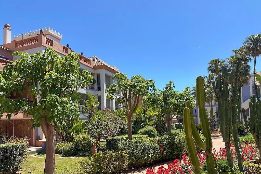 Spacious Seaside Retreat - La Perla Del Mar Bahia de Casares Daire